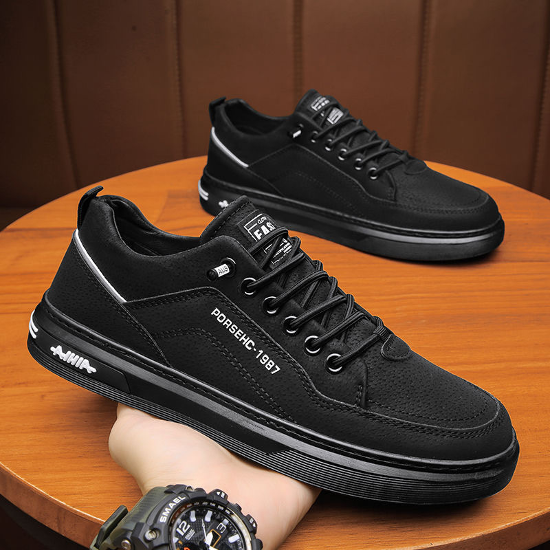 Mens Fashion Week - Baskets blanches en cuir souple pour